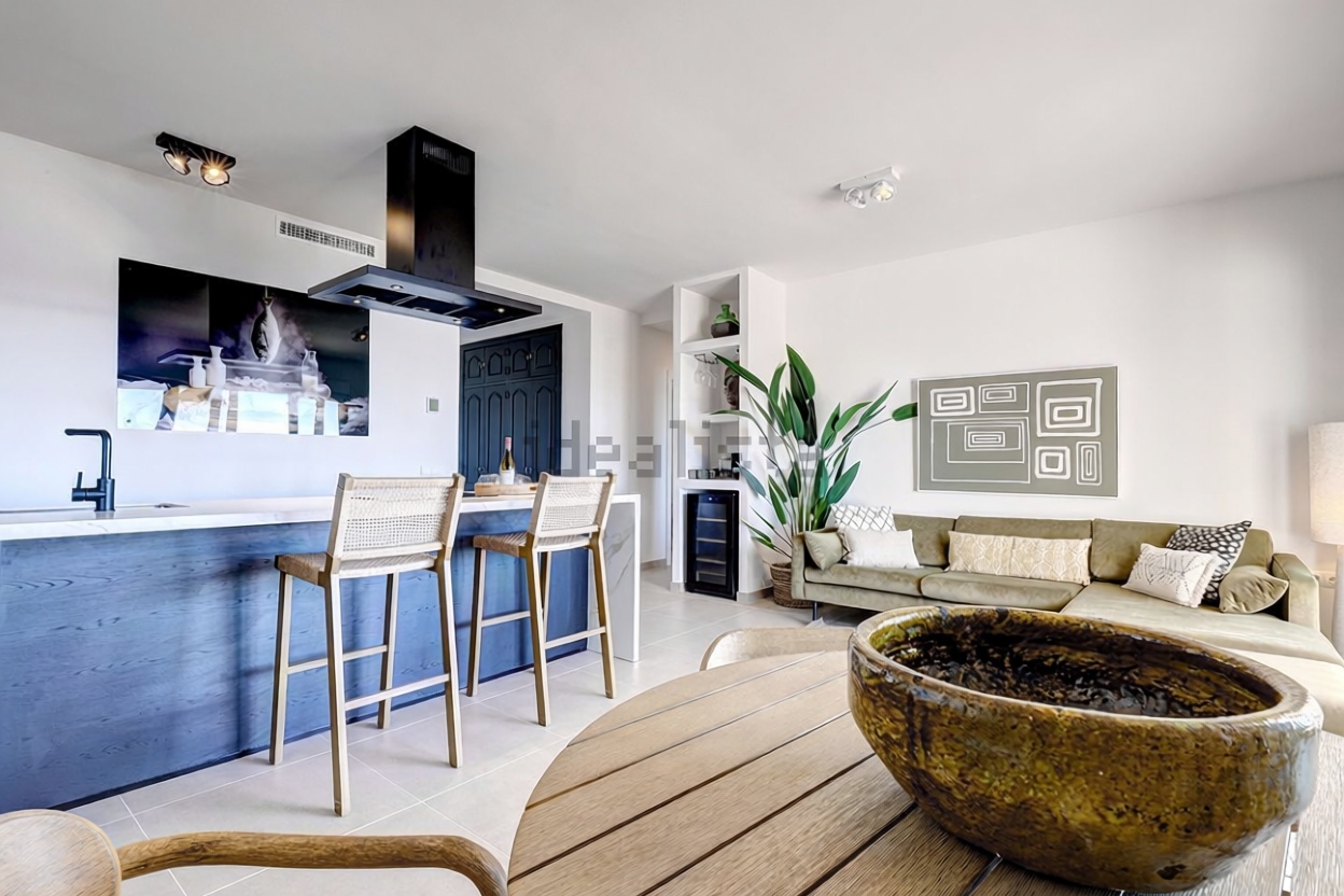 Flat for sale frontline beach in Estepona — Bedroom