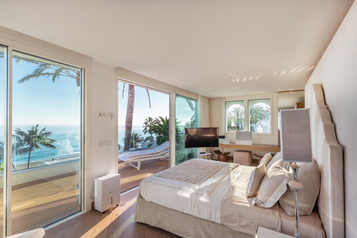 Seafront attic in Marbella — Bedroom