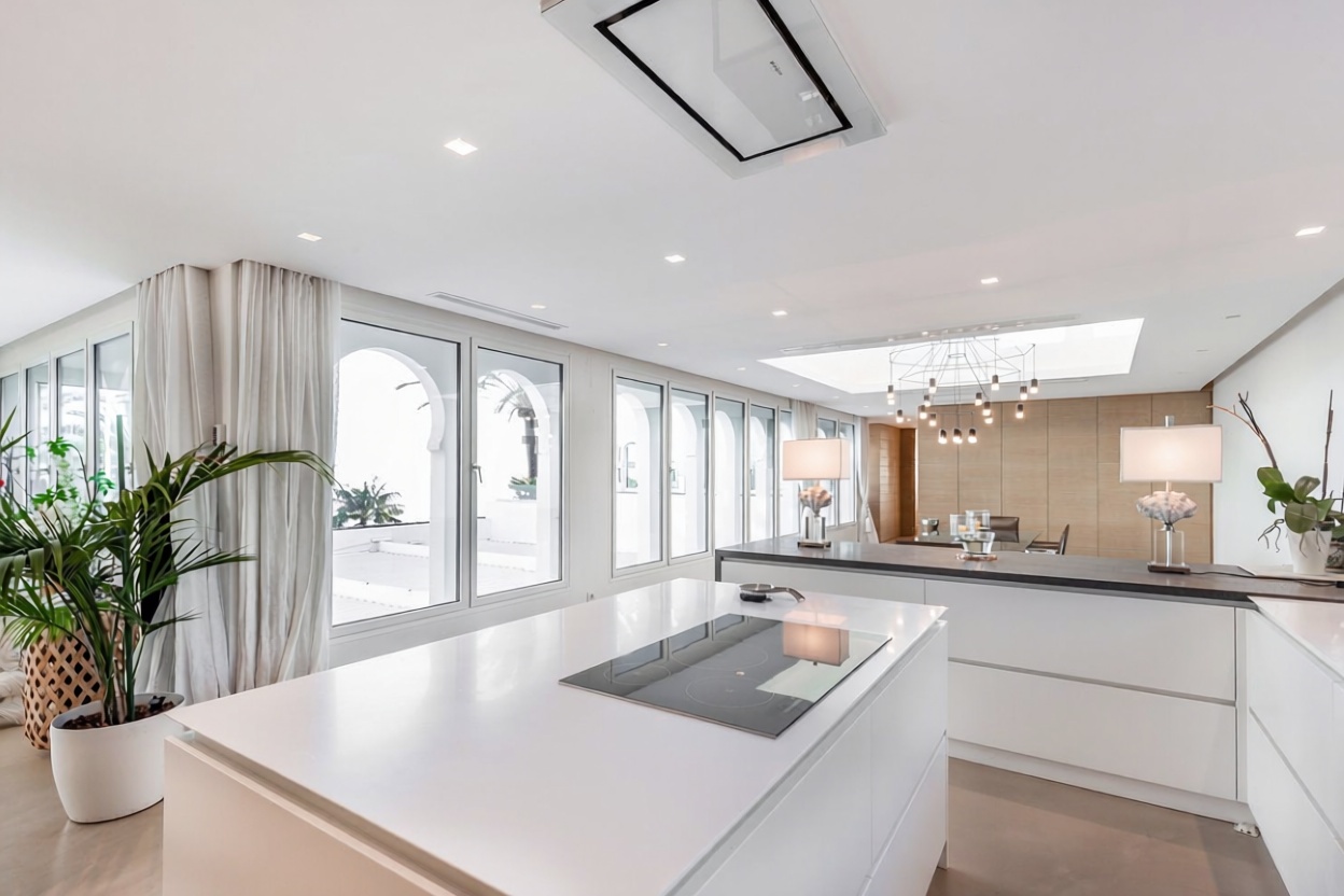 Seafront attic in Marbella — Kitchen