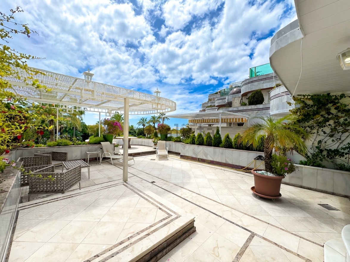Piso en venta en primera línea de playa en Marbella