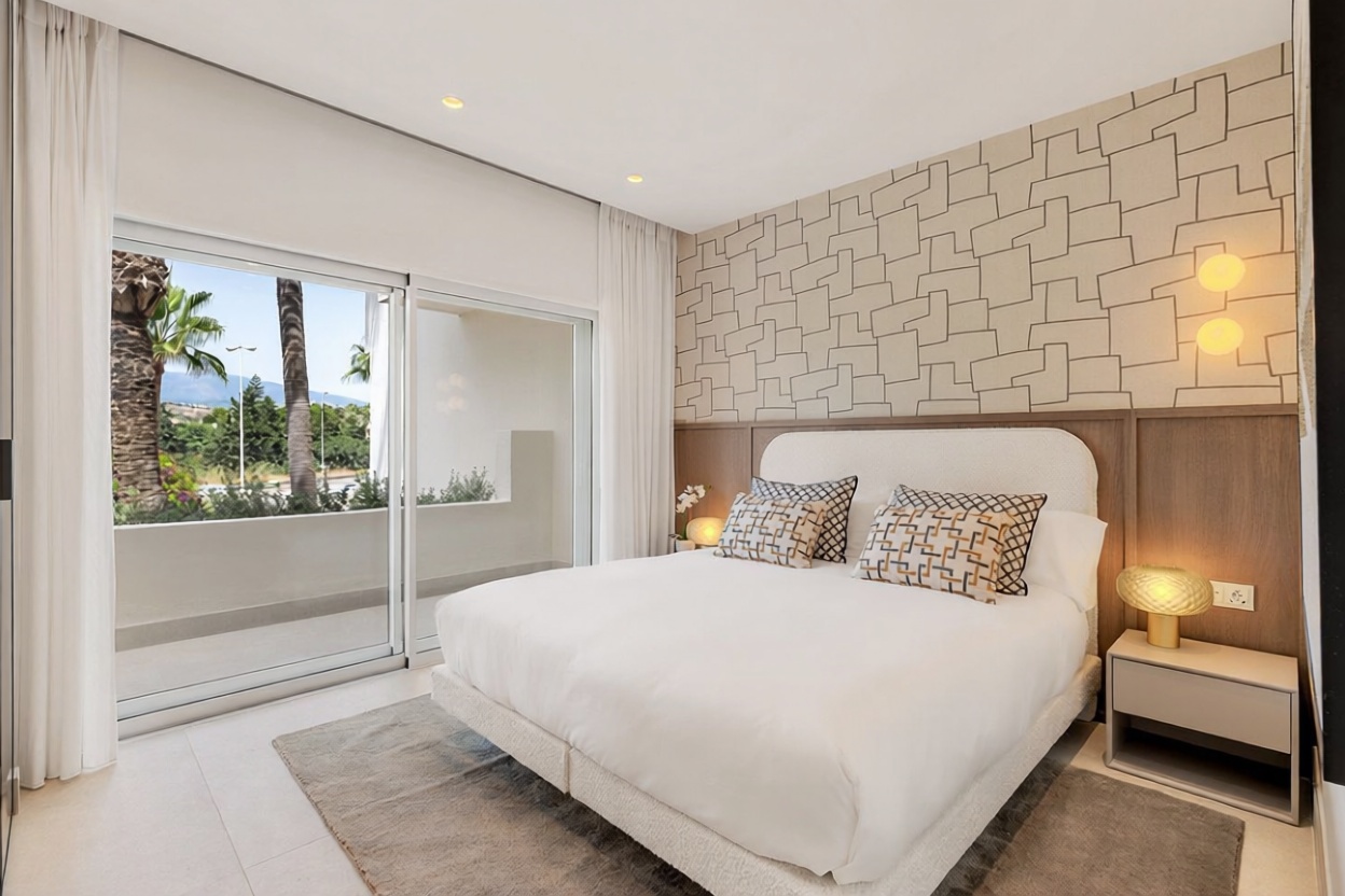 Flat for sale frontline beach in Estepona — Bedroom
