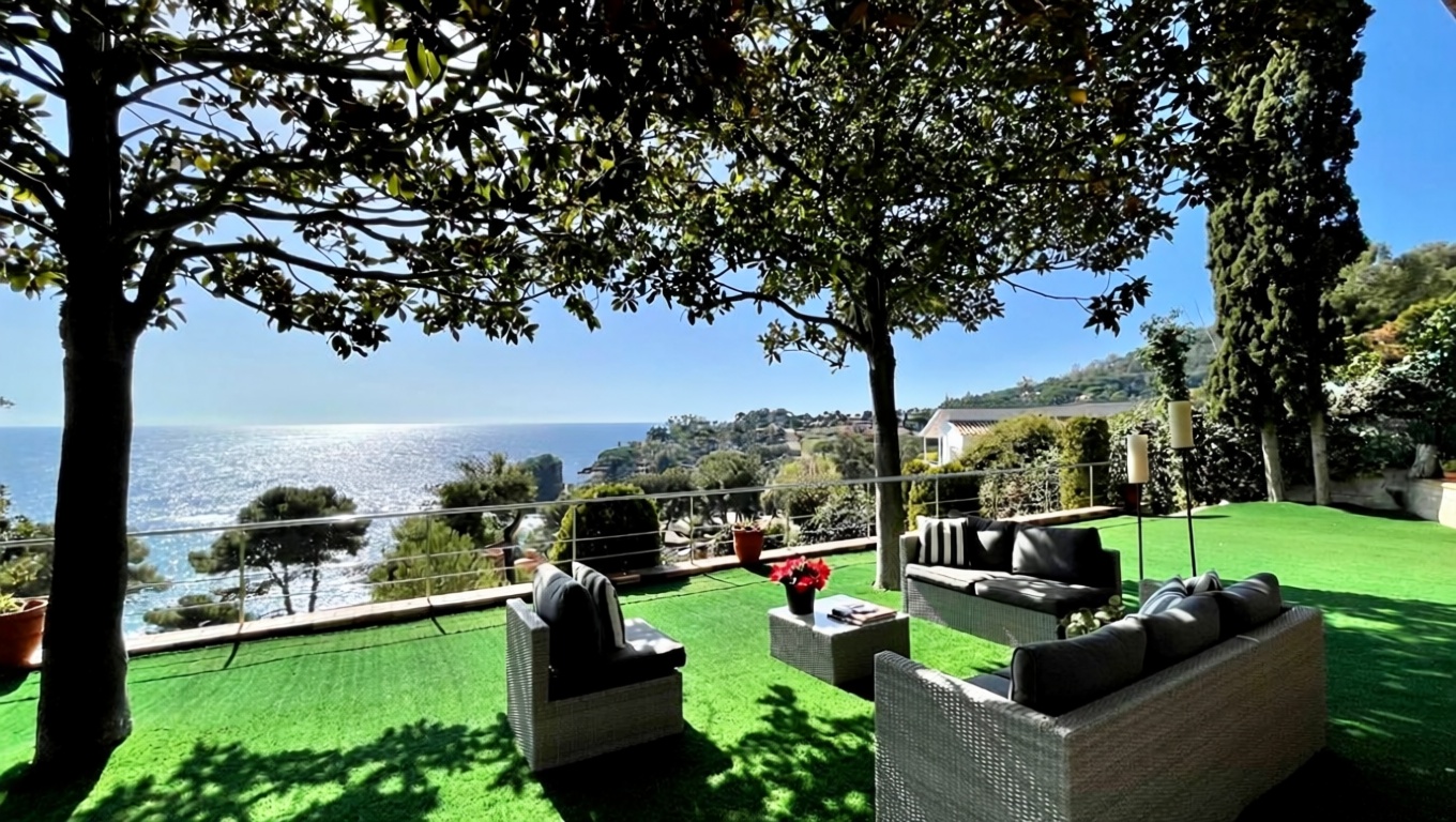 Chalet en venta con acceso directo a la playa en Blanes