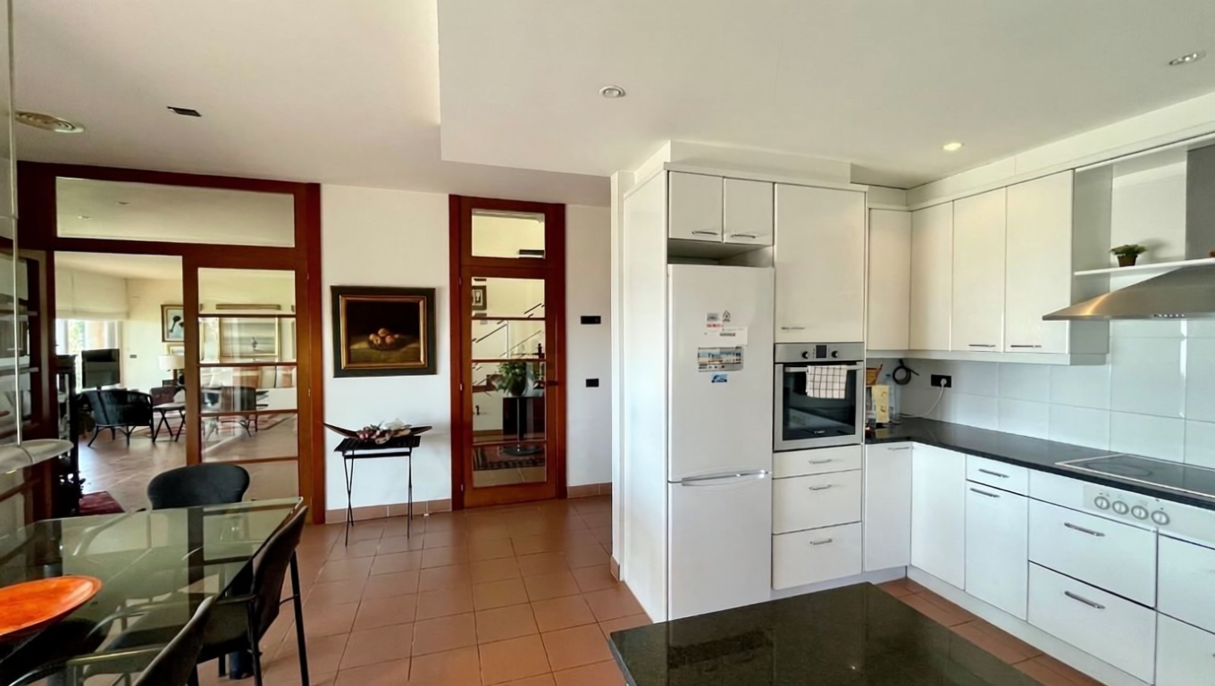Chalet for sale with direct beach access in Blanes