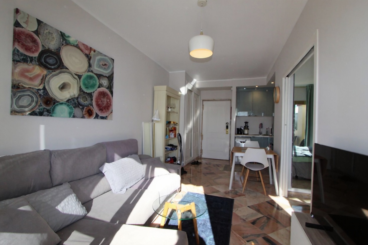 Ático en venta en primera línea de mar en Marbella — Salón