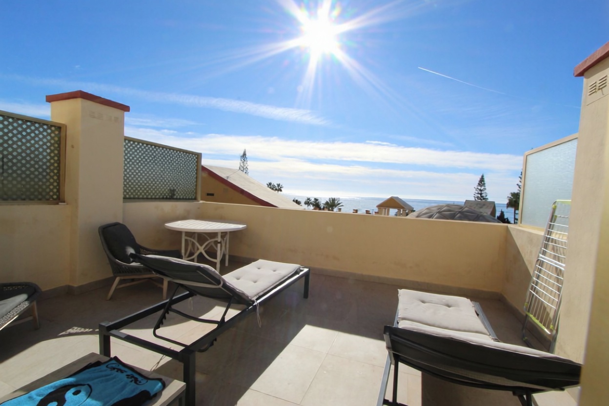 Ático en venta en primera línea de mar en Marbella — Dormitorio