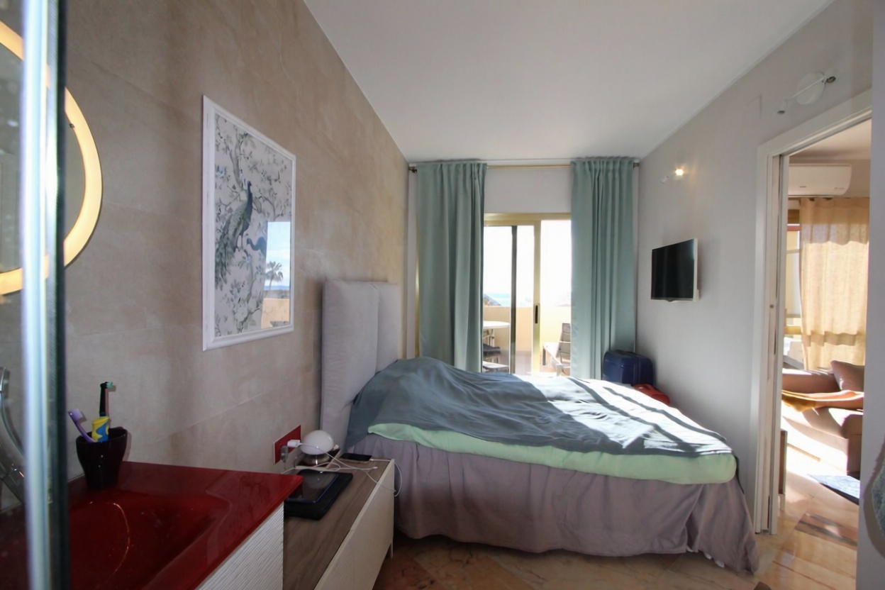 Ático en venta en primera línea de mar en Marbella — Baño