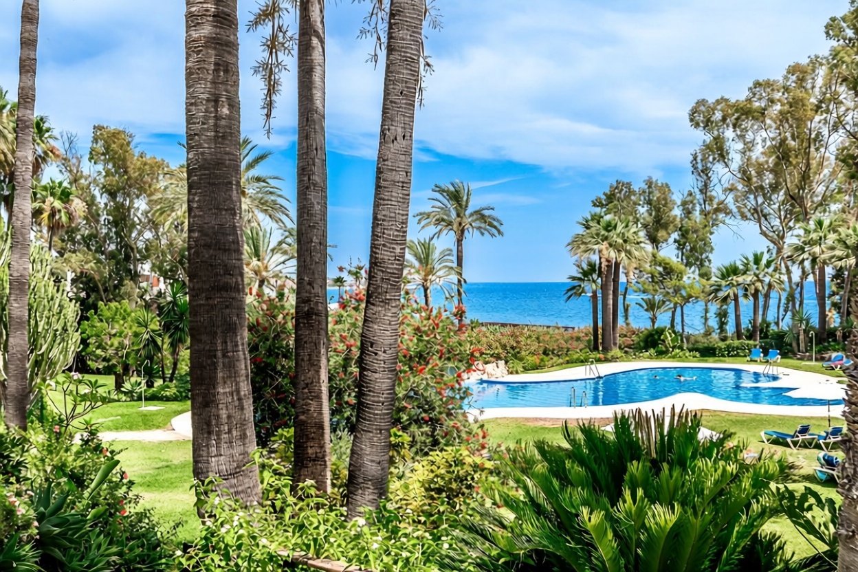 Chalé à venda com acesso direto à praia em Estepona — Vista mar