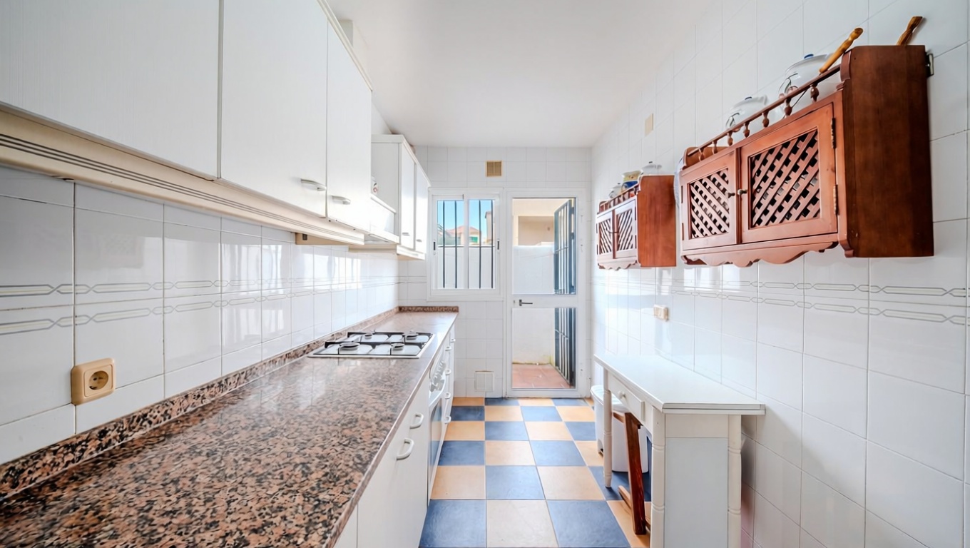 Chalet en venta con acceso directo a la playa en Casares — Cocina