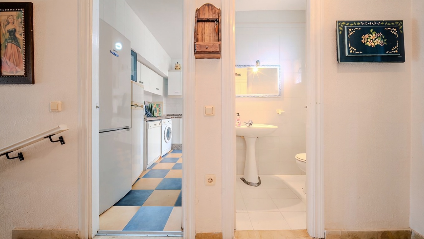 Chalet en venta con acceso directo a la playa en Casares — Baño