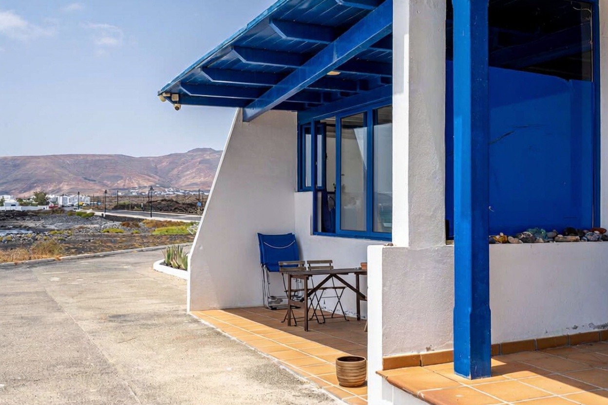 Piso en primera línea de playa en Lanzarote — Vista mar