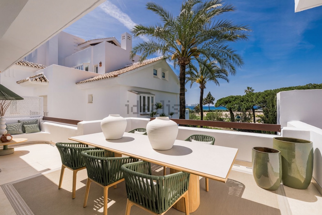 Piso en venta en primera línea de playa en Marbella
