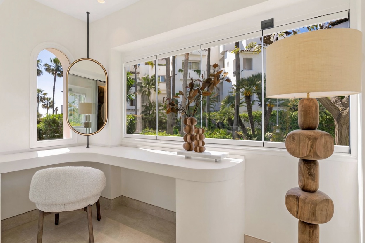 Villa à vendre avec accès direct à la plage à Estepona — Chambre