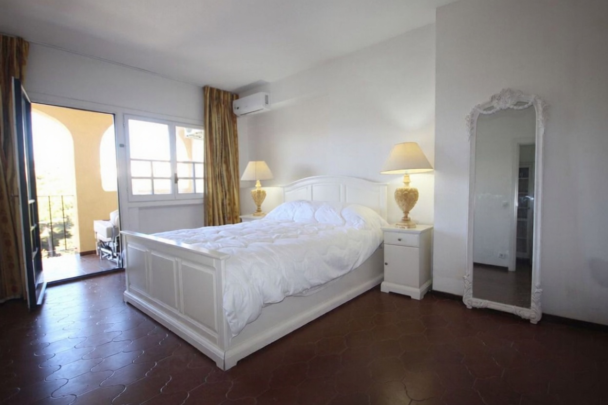 Apartamento à venda pé na areia em Marbella — Quarto