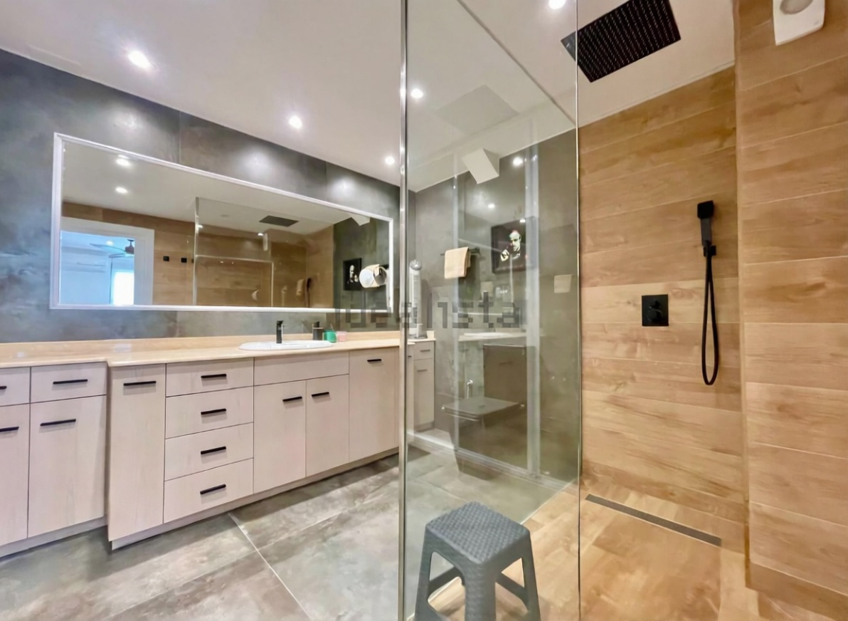 Apartamento à venda pé na areia em Benidorm — Casa banho