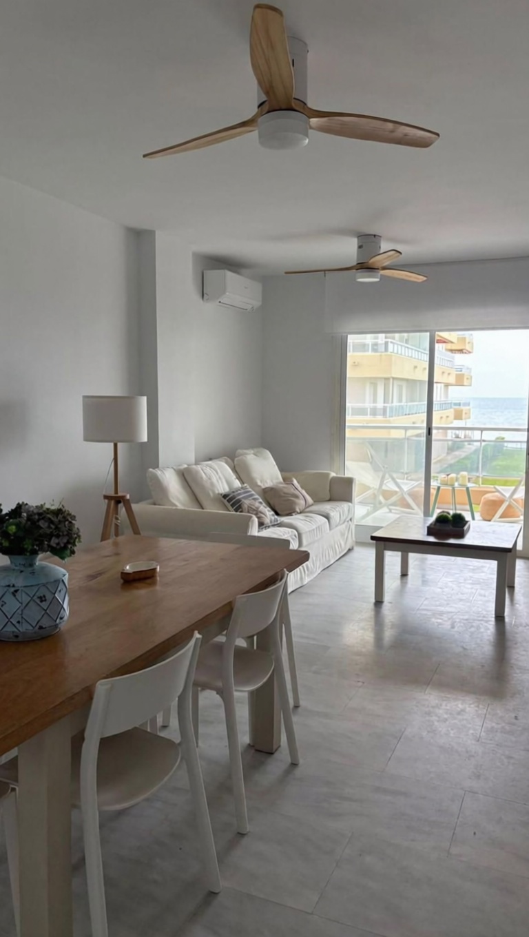Wohnung zum Verkauf in direkter Strandlage in El Puerto de Santa María — Wohnzimmer