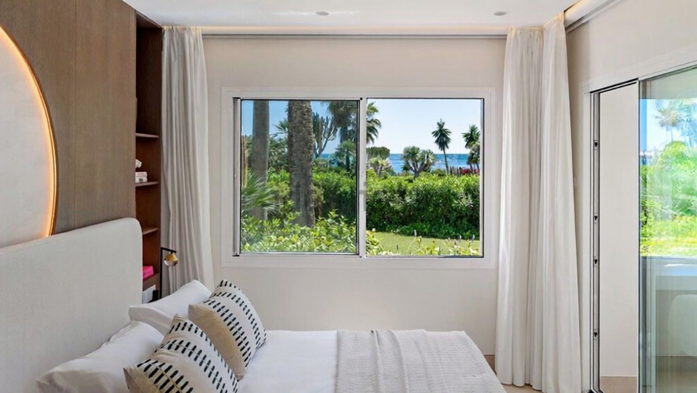 Villa à vendre avec accès direct à la plage à Estepona — Chambre