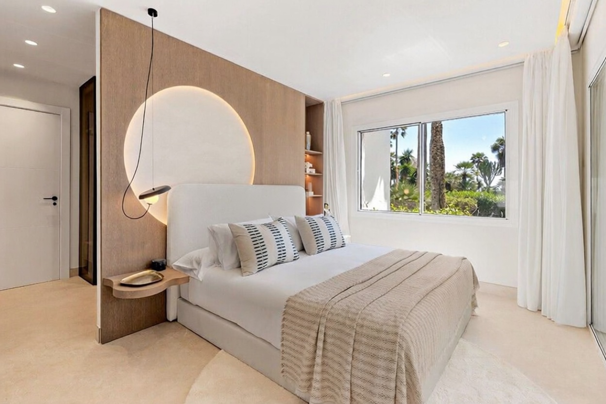 Villa à vendre avec accès direct à la plage à Estepona — Chambre