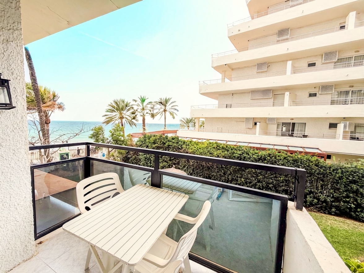 Piso en venta en primera línea de playa en Marbella