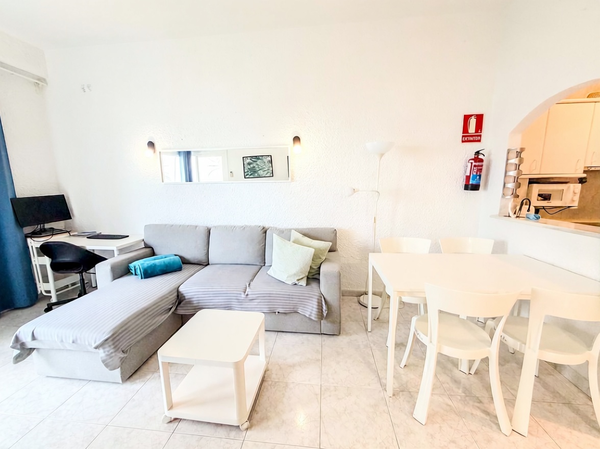 Piso en venta en primera línea de playa en Marbella — Salón