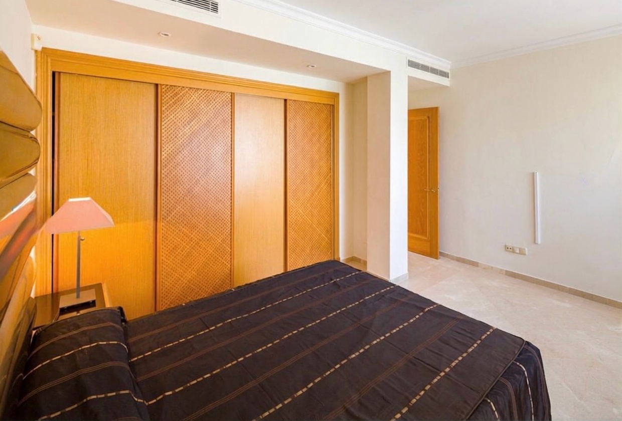 Seafront attic in Estepona — Bedroom