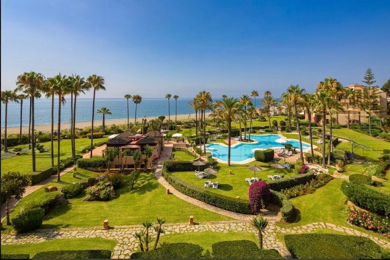 Seafront attic in Estepona — Sea view