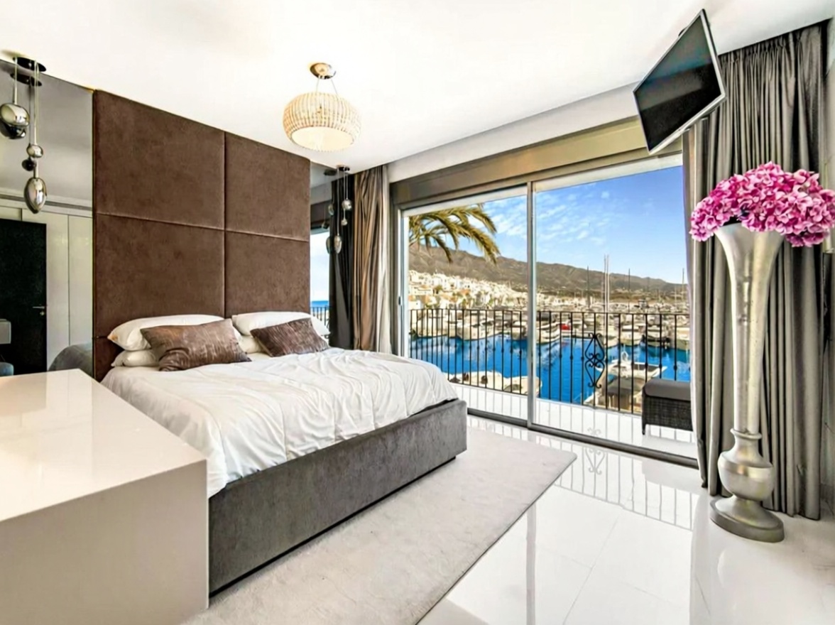 Appartement en attique en première ligne de mer à Marbella — Chambre