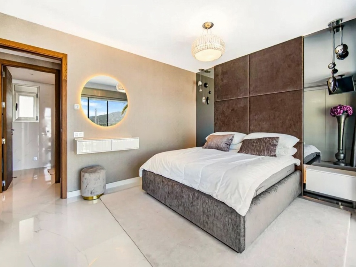 Appartement en attique en première ligne de mer à Marbella — Chambre