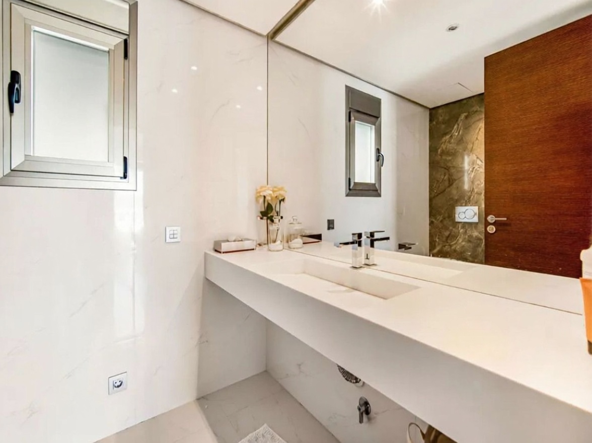 Appartement en attique en première ligne de mer à Marbella — Sanitaires