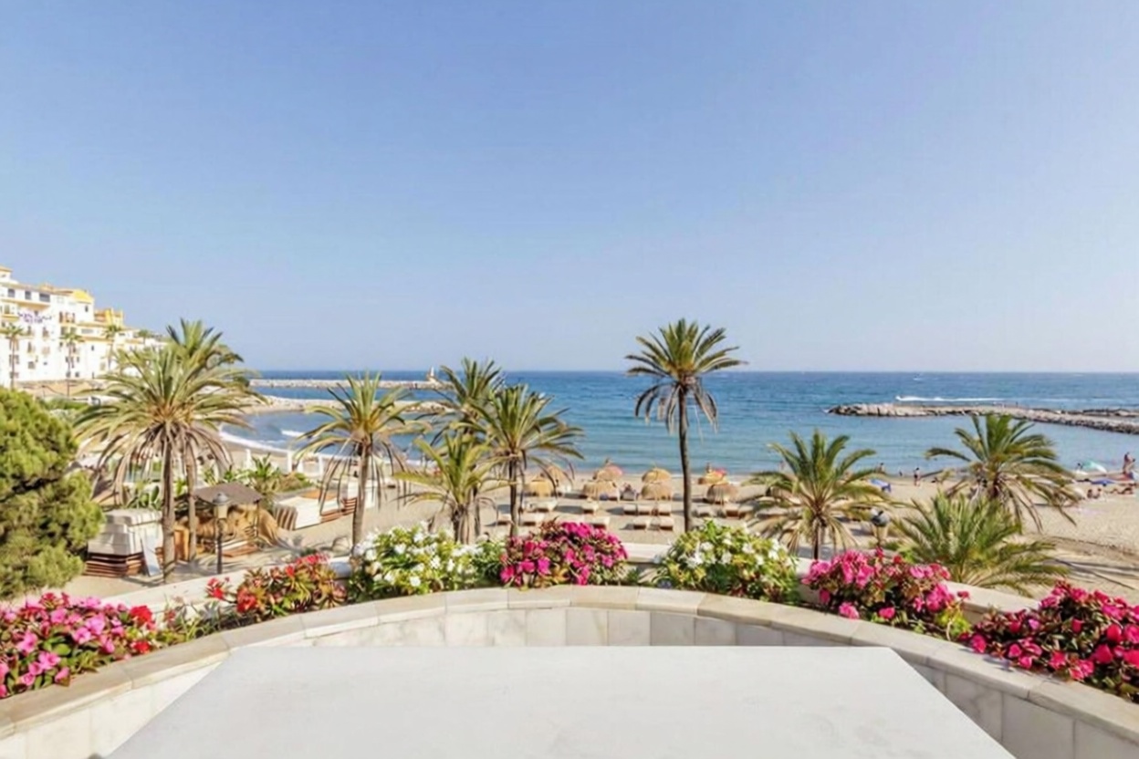 Piso en venta en primera línea de playa en Marbella