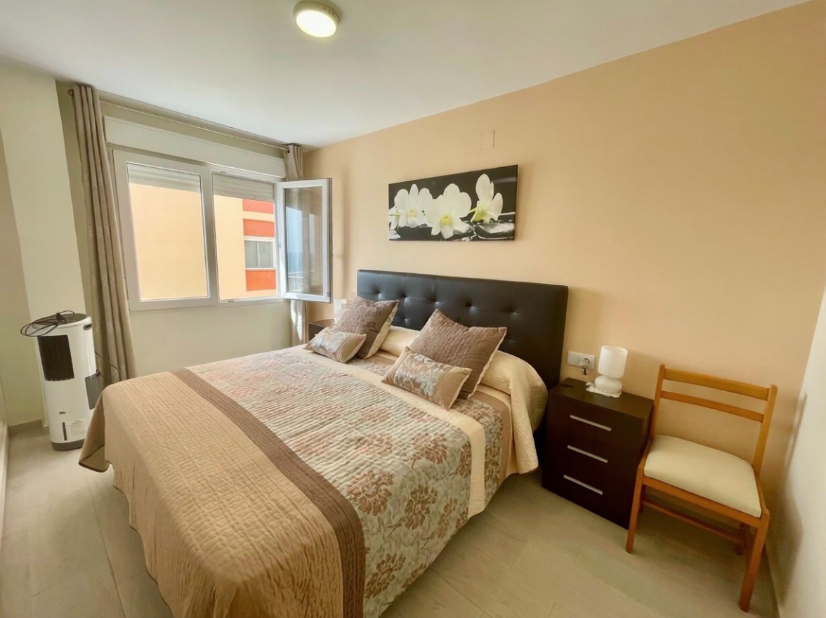 Flat for sale frontline beach in Torrevieja — Bedroom