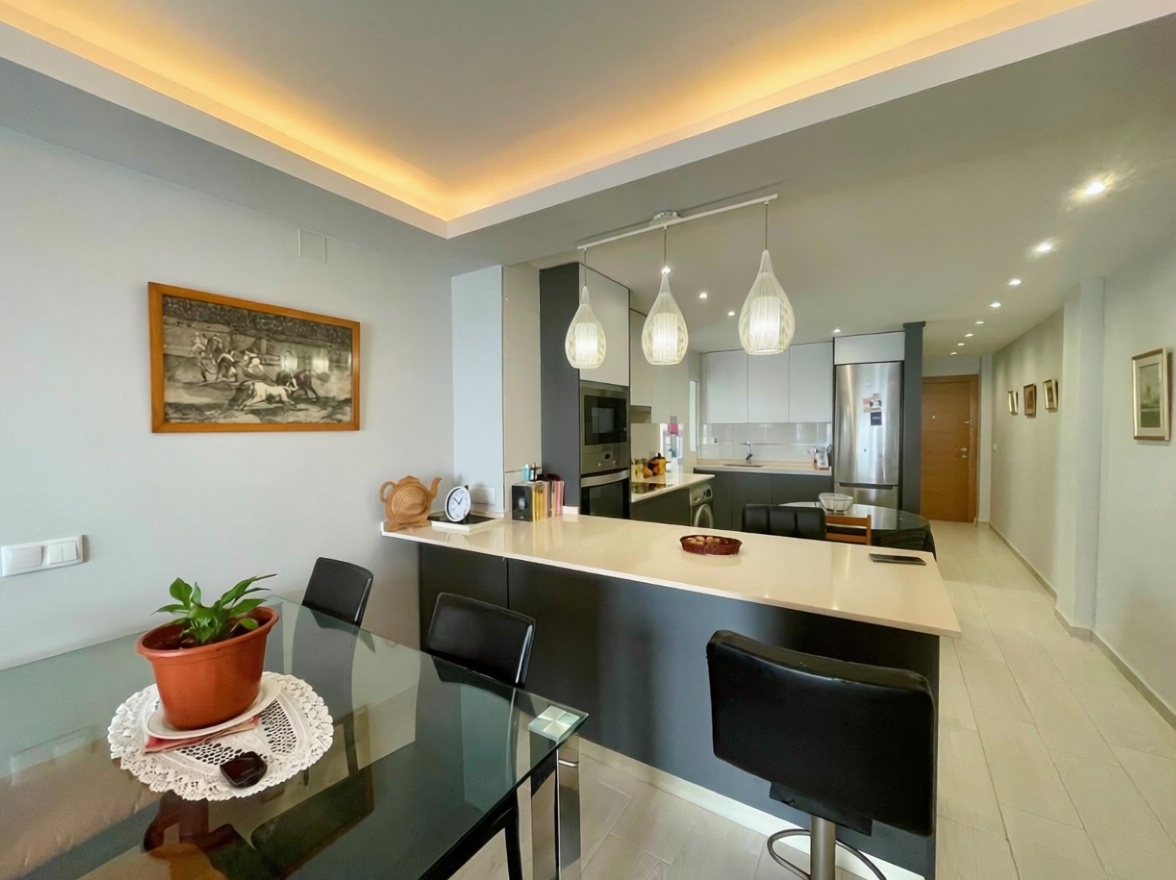 Flat for sale frontline beach in Torrevieja — Kitchen