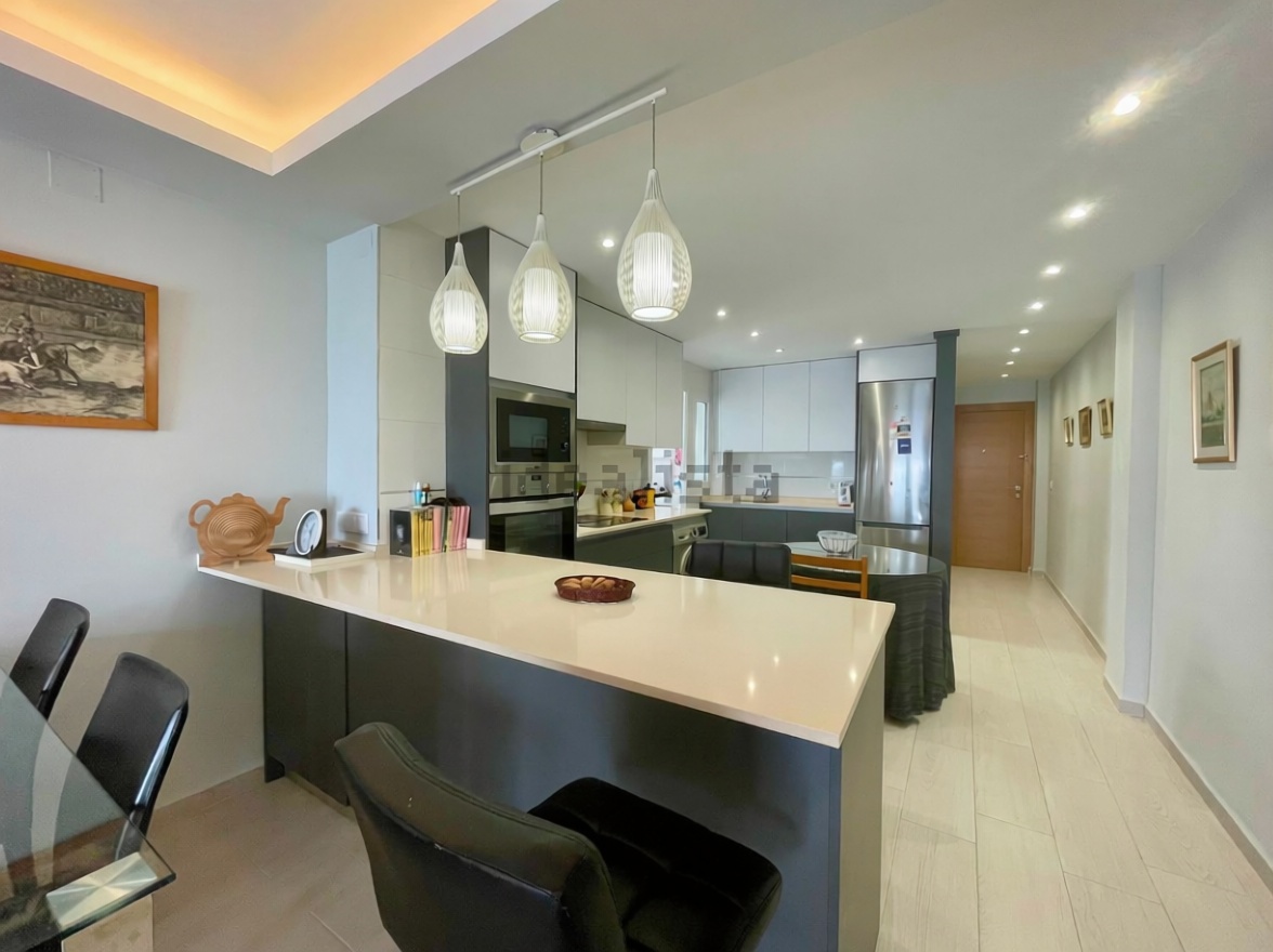 Flat for sale frontline beach in Torrevieja — Kitchen