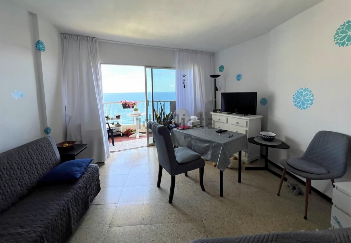 Studio zum Verkauf in direkter Strandlage in Icod de los Vinos — Wohnzimmer