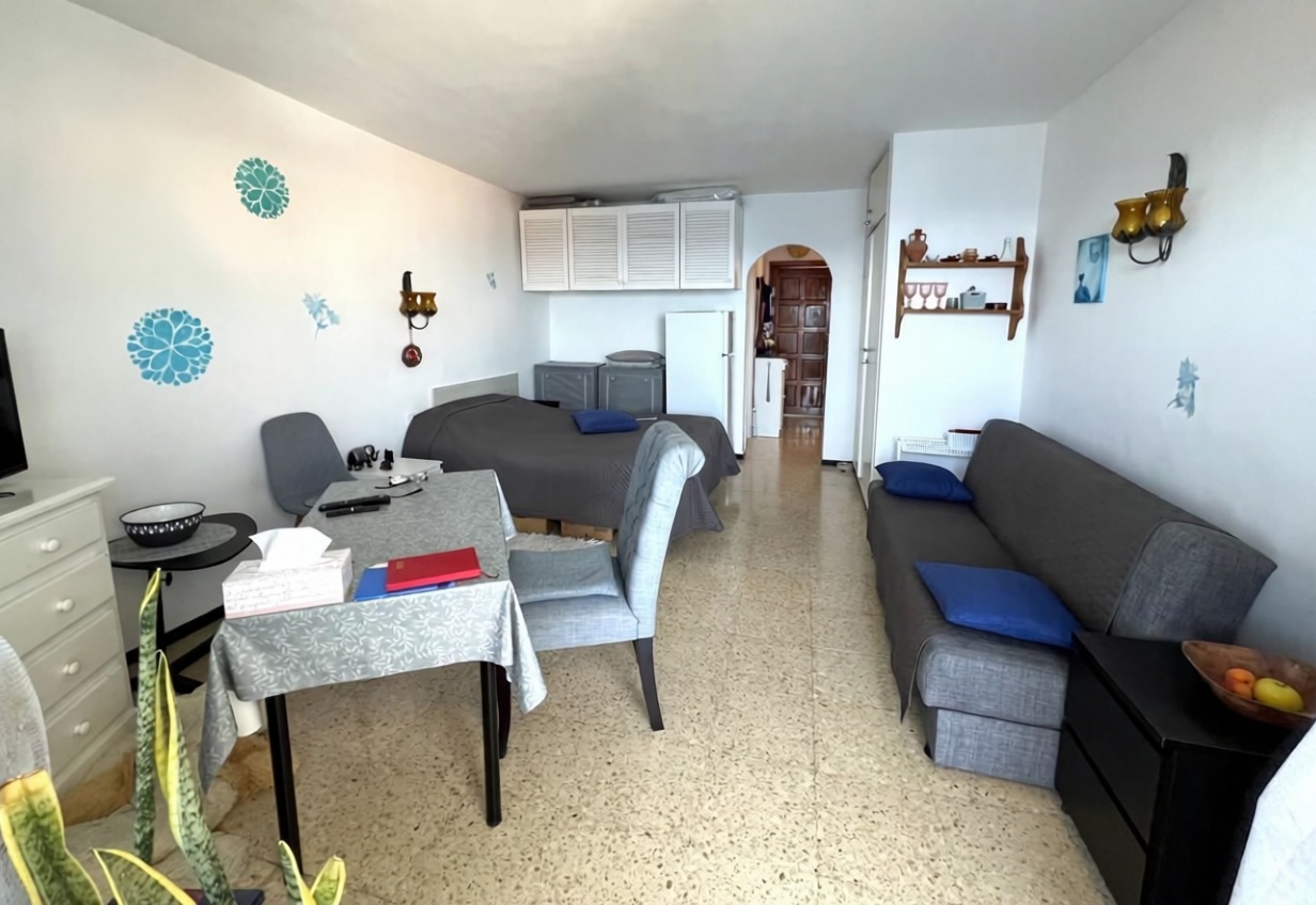 Studio zum Verkauf in direkter Strandlage in Icod de los Vinos — Wohnzimmer