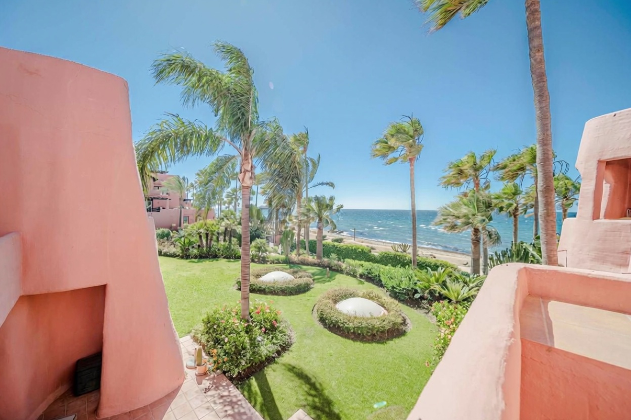 Apartamento à venda pé na areia em Estepona