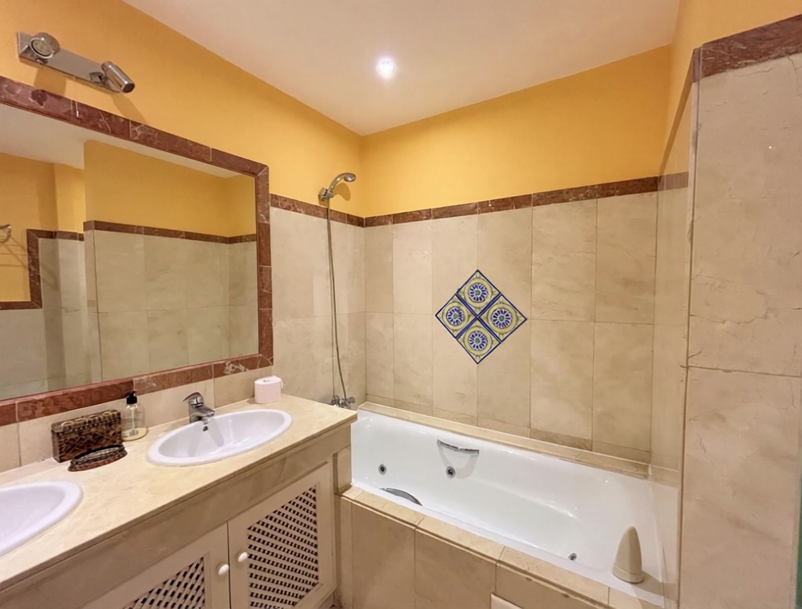 Piso en venta en primera línea de playa en Casares — Baño
