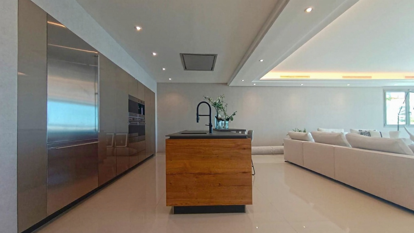 Beachfront flat in Marbella — Kitchen