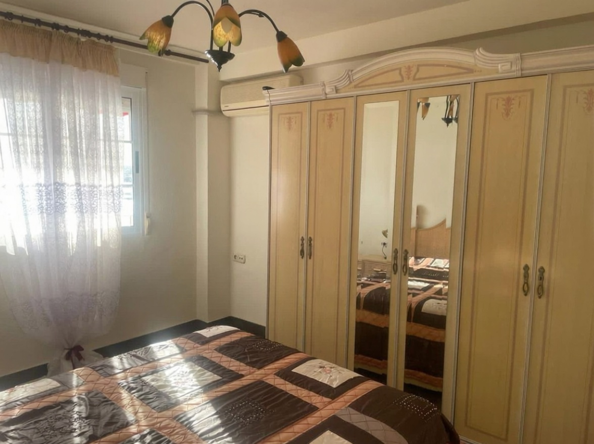 Piso en venta en primera línea de playa en Torrevieja — Dormitorio