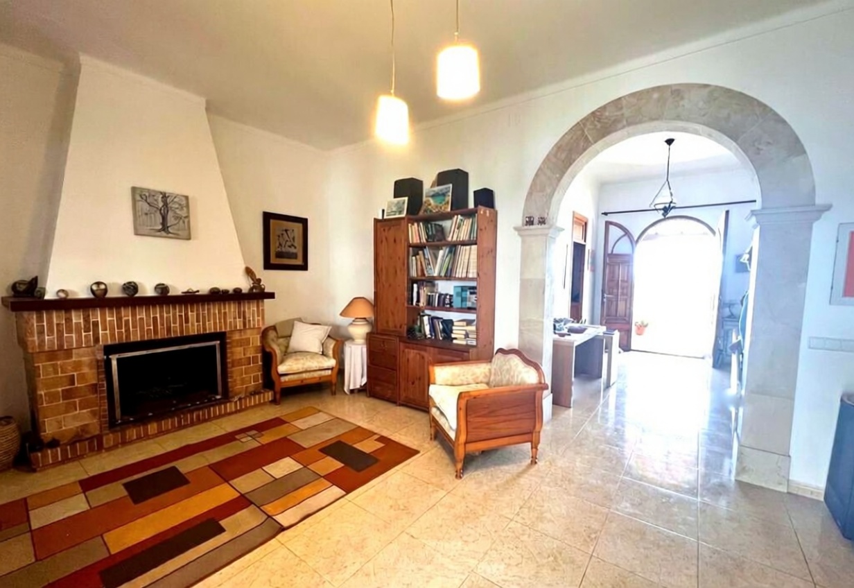 Chalet for sale with direct beach access in Sa Ràpita — Living room