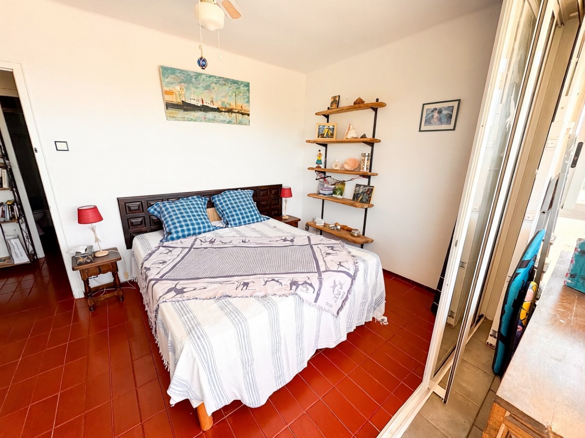 Flat for sale frontline beach in Peñíscola — Bedroom