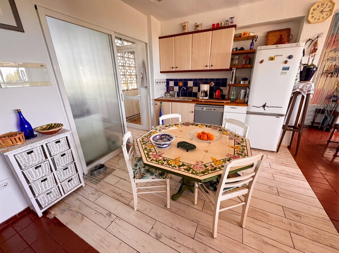 Flat for sale frontline beach in Peñíscola — Kitchen