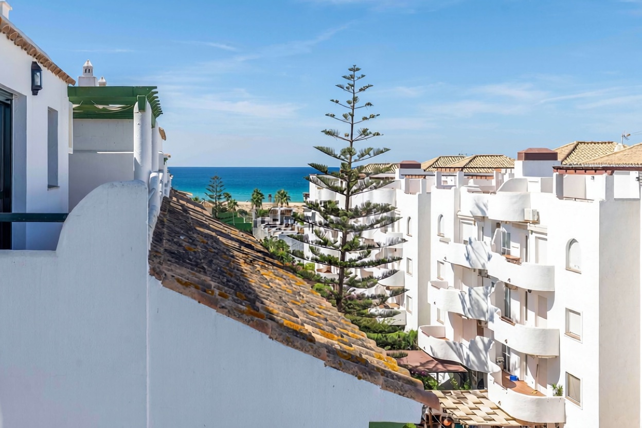 Ático à venda em primeira linha de mar em Zahara de los Atunes — Vista mar