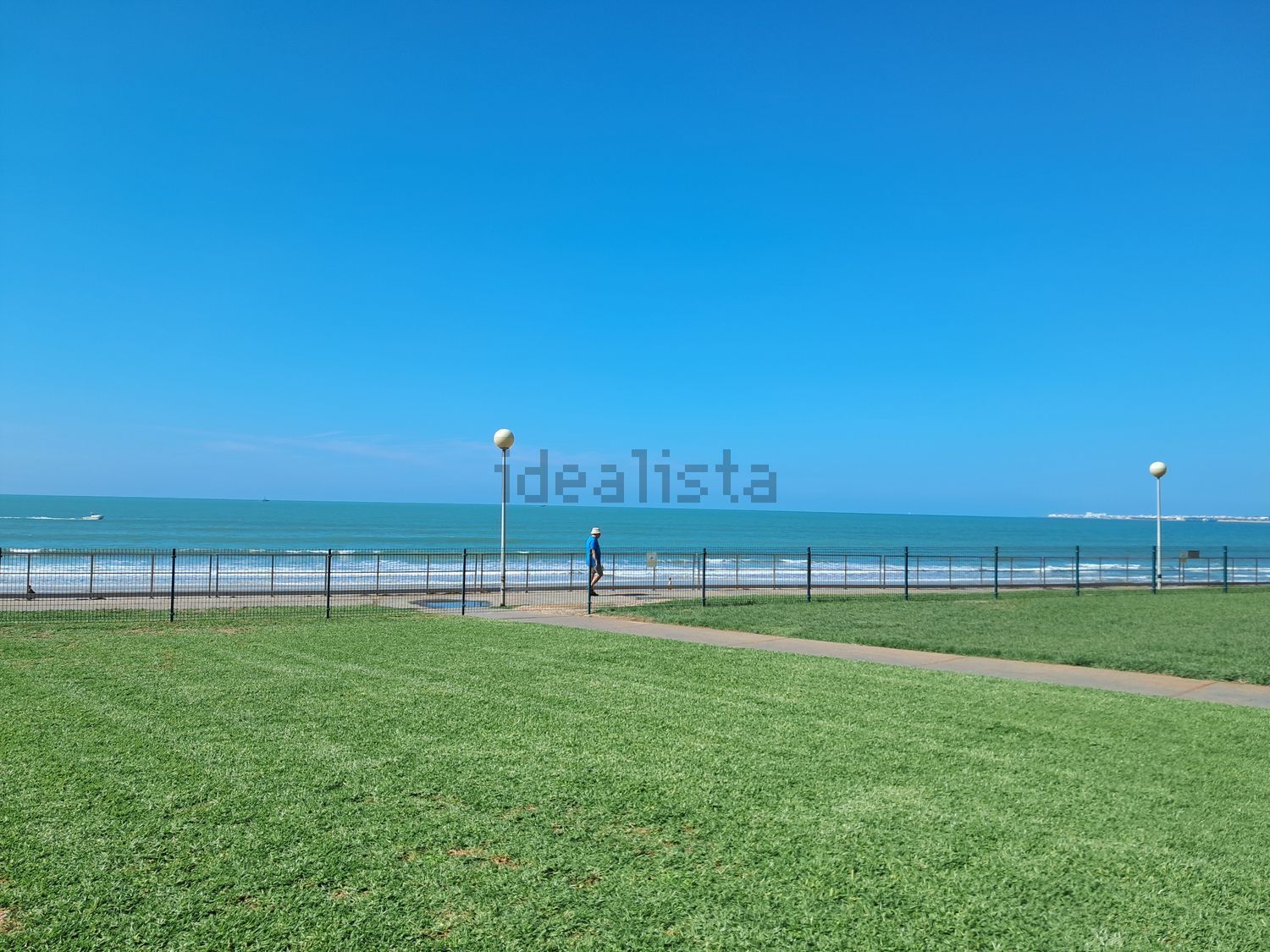 Beachfront flat in El Puerto de Santa María — Sea view
