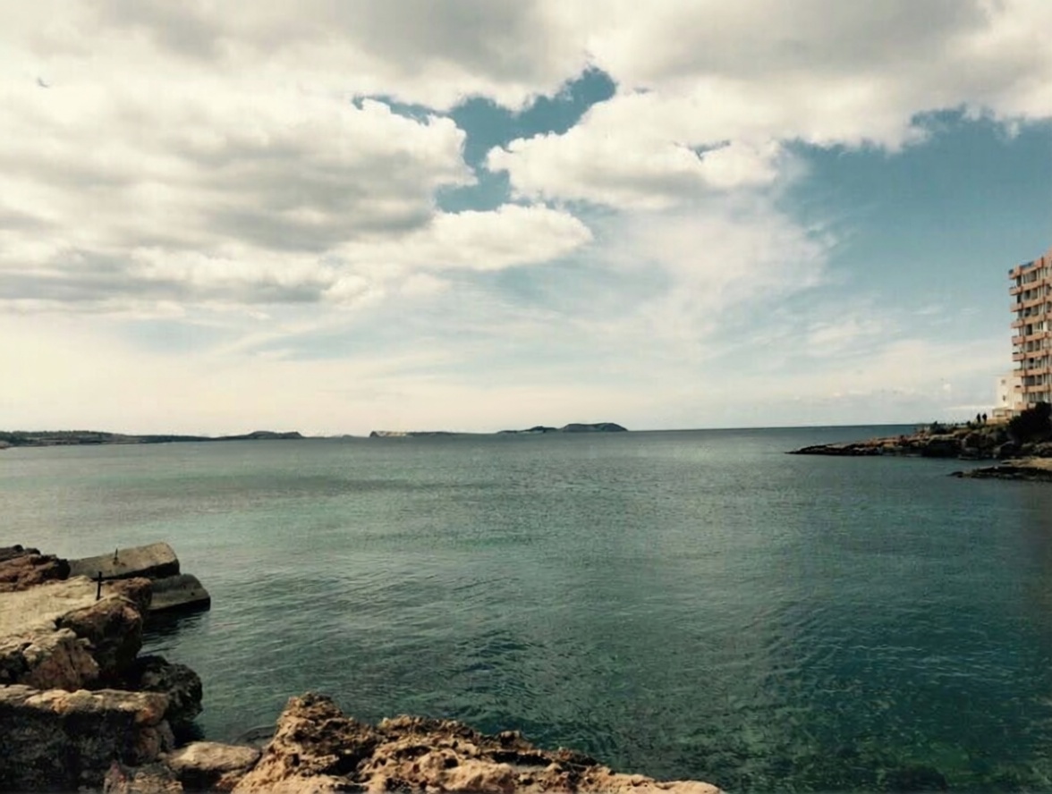 Piso en venta en primera línea de playa en Sant Antoni de Portmany — Vista mar