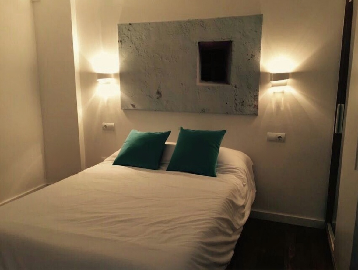 Beachfront flat in Sant Antoni de Portmany — Bedroom