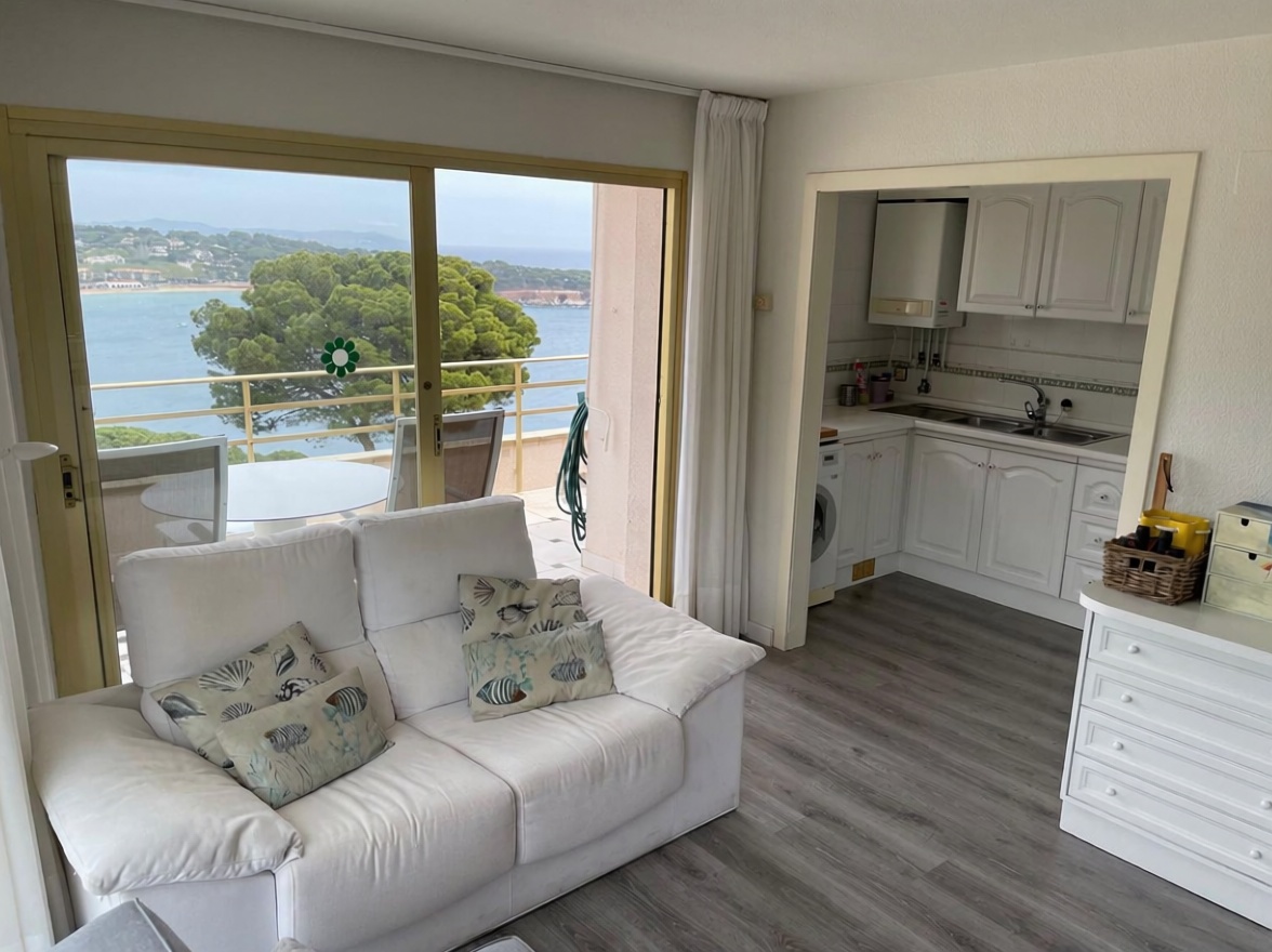 Apartamento à venda pé na areia em Sant Feliu de Guíxols — Sala