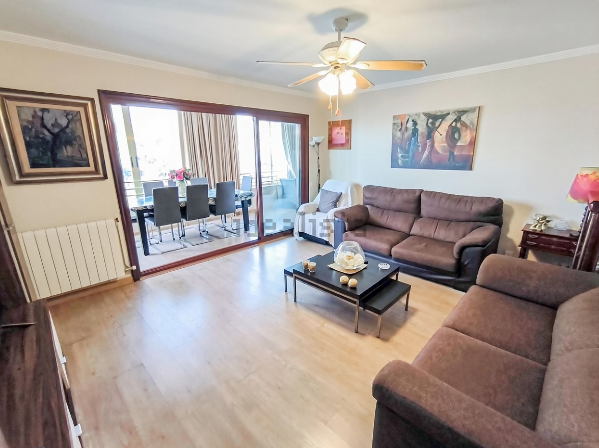 Apartamento à venda pé na areia em Benidorm — Sala
