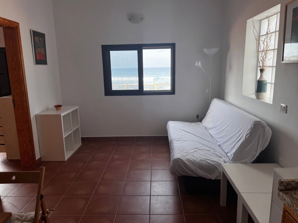 Chalé à venda com acesso direto à praia em Gáldar — Sala
