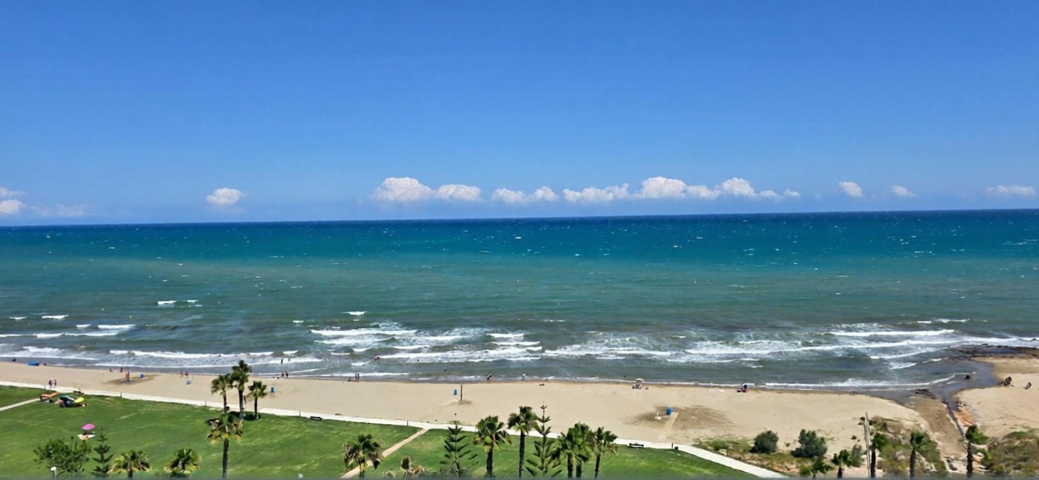 Flat for sale frontline beach in Oropesa del Mar — Sea view