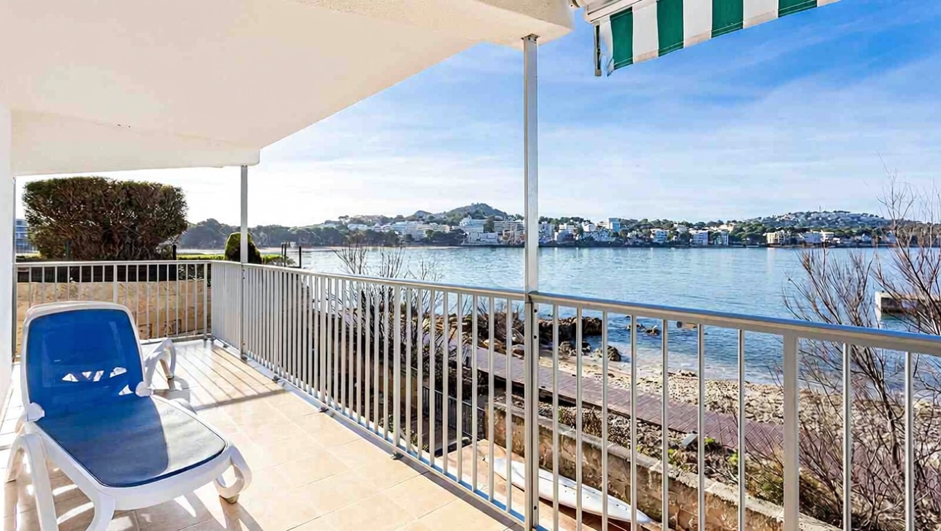 Piso en venta en primera línea de playa en Calvià